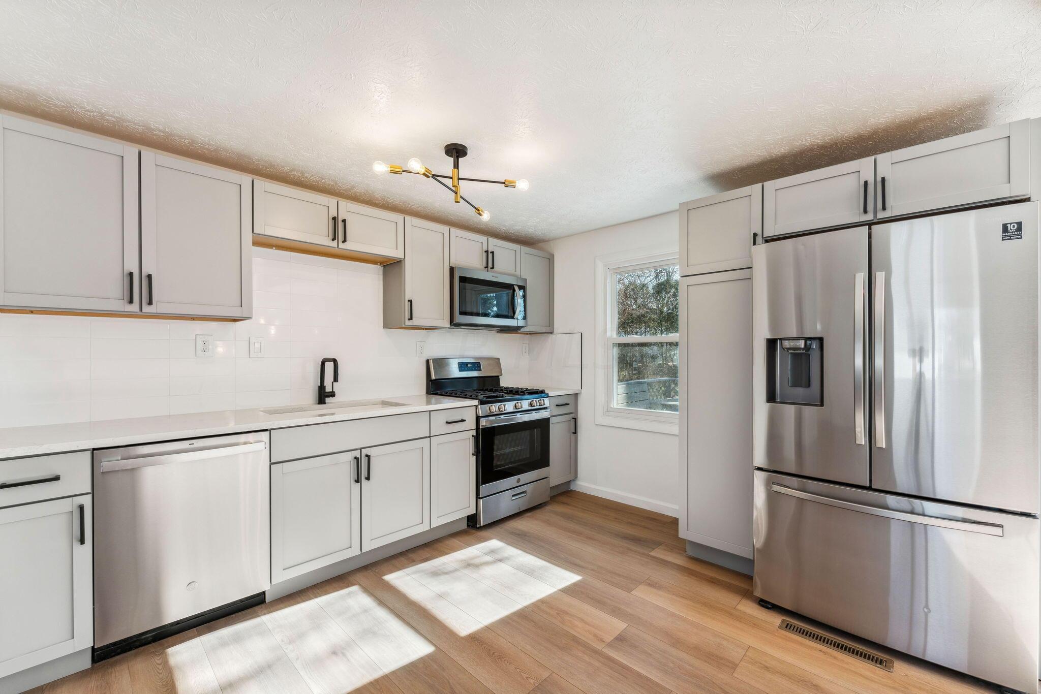 1633 Parkgate Road Columbus, OH 43229 - Photo 4 of 22 A CHEFS DREAM!