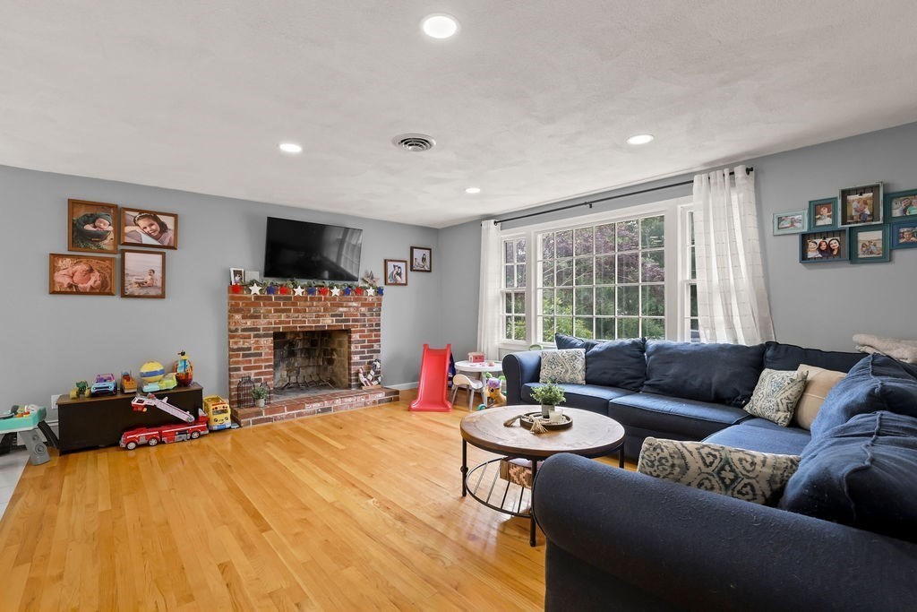 27 Alden Road Wareham, MA 02571 - Photo 2 of 39