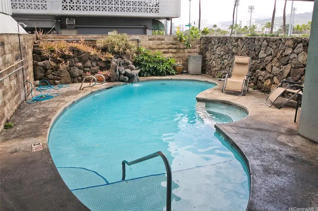 $585,000 | 2015 Ala Wai Boulevard, Unit 8A, Honolulu, HI 96815