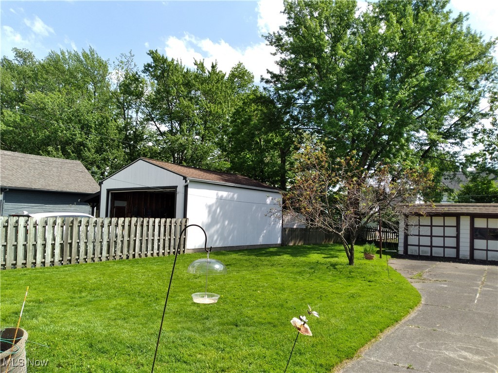 7603 Ridgefield Avenue Parma, OH 44129 - Photo 13 of 16