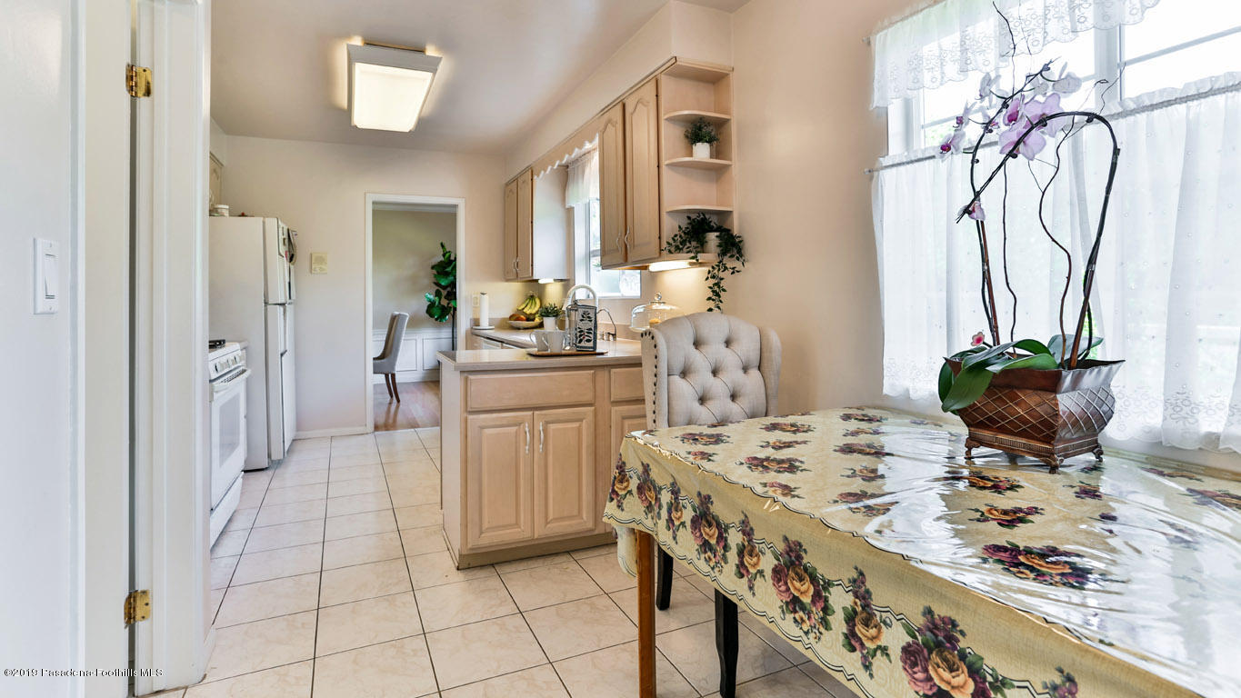 3810 Fairmeade Road Pasadena, CA 91107 - Photo 12 of 47 a very nice looking dining room with a table and chairs
