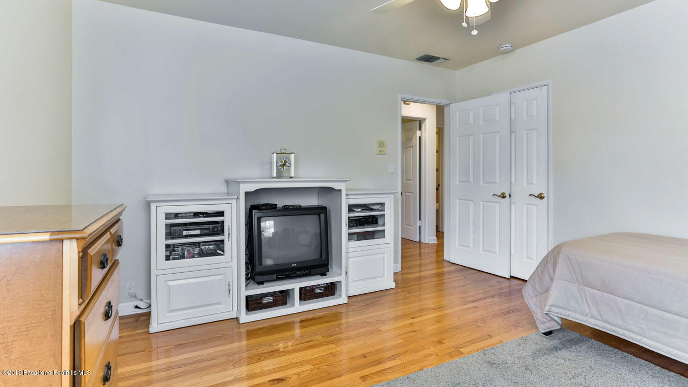 3810 Fairmeade Road Pasadena, CA 91107 - Photo 27 of 47 a living room with furniture and a flat screen tv