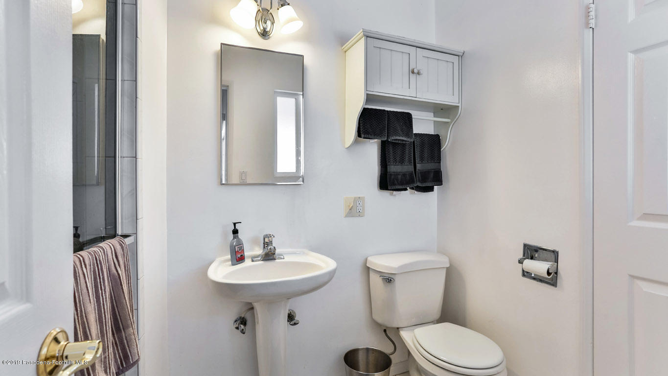 3810 Fairmeade Road Pasadena, CA 91107 - Photo 28 of 47 a bathroom with a toilet sink and mirror