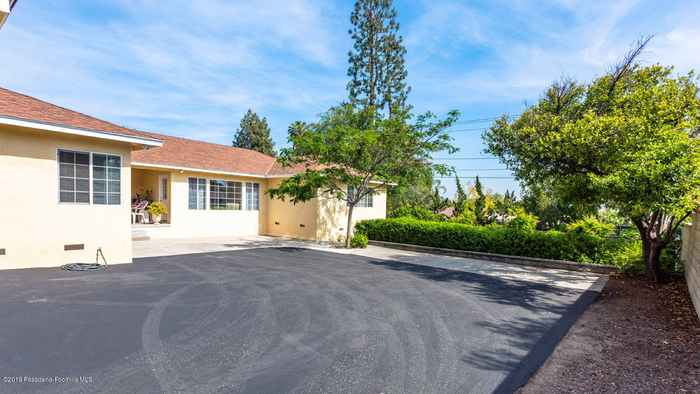 3810 Fairmeade Road Pasadena, CA 91107 - Photo 40 of 47 a view of a house with a street