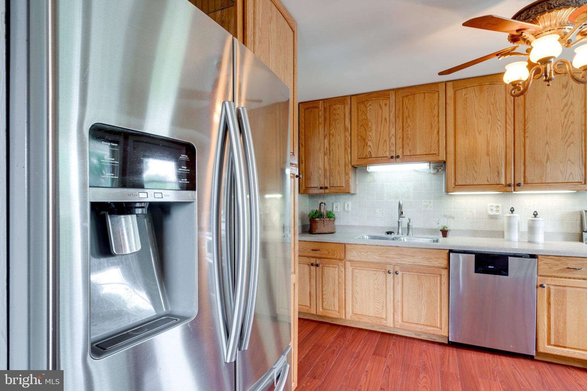 6926 Spur Road Springfield, VA 22153 - Photo 19 of 75 Newer Stainless Steel Appliance Package