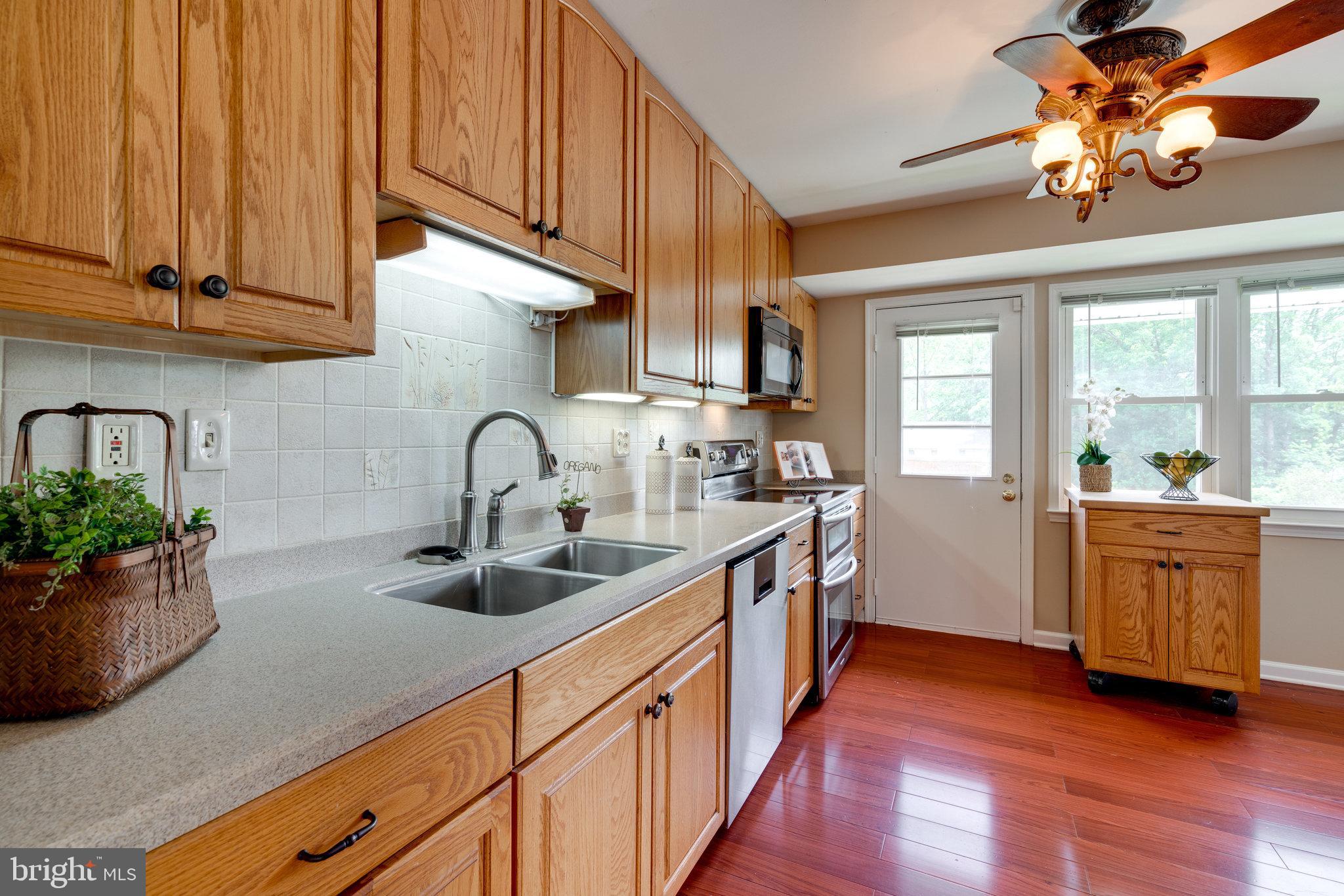 6926 Spur Road Springfield, VA 22153 - Photo 24 of 75 Enough Prep Space for Every Recipe!