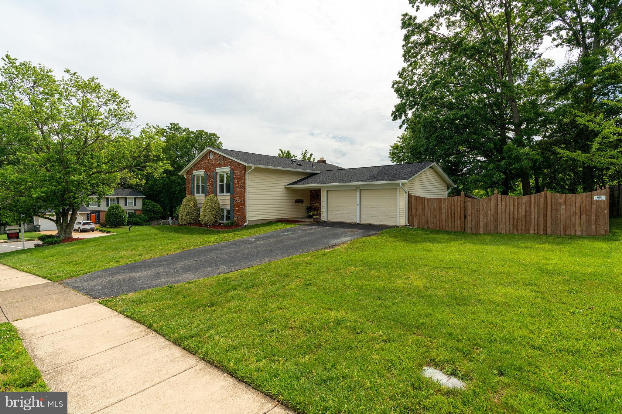 6926 Spur Road Springfield, VA 22153 - Photo 5 of 75 Pretty Neighborhood Included