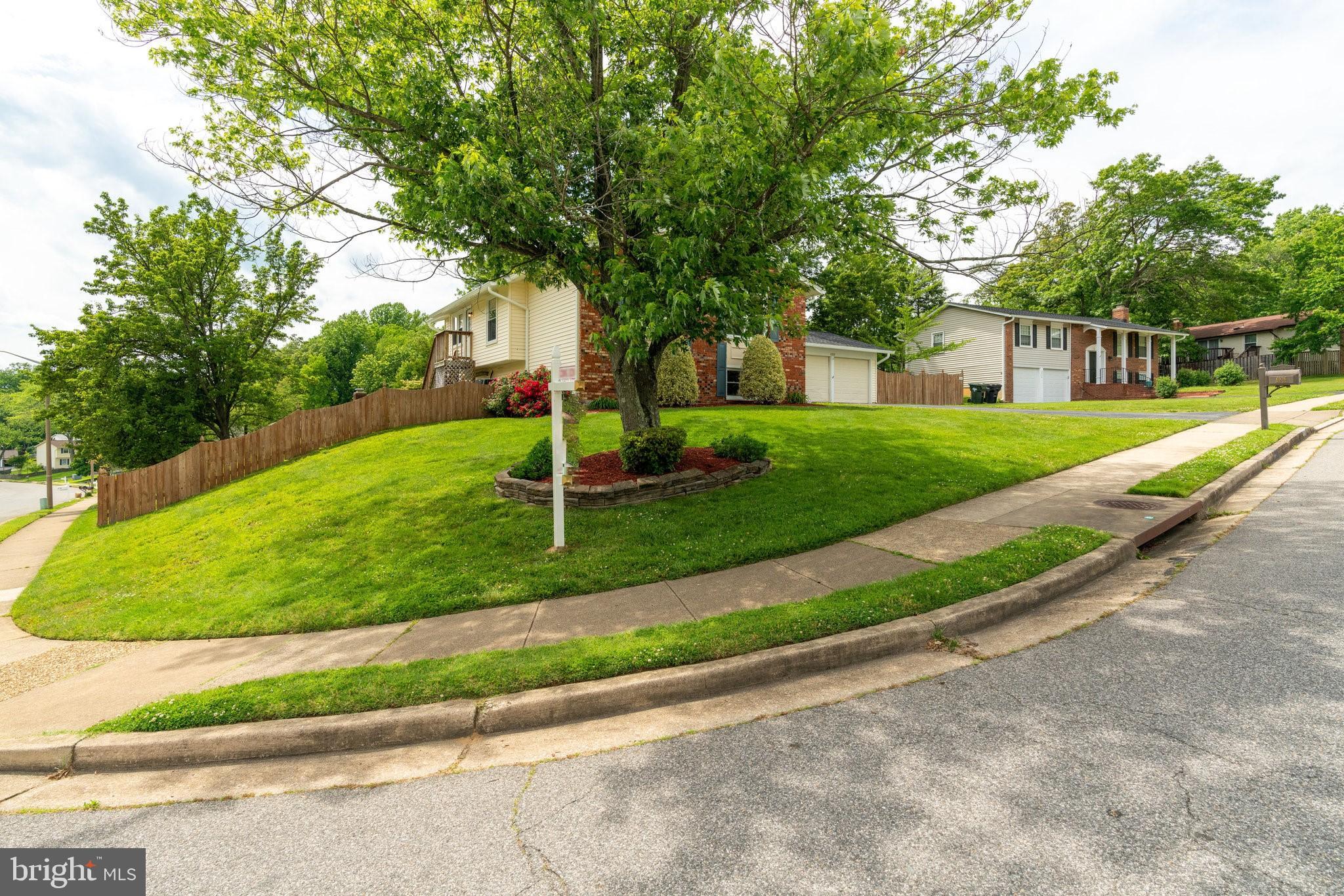 6926 Spur Road Springfield, VA 22153 - Photo 6 of 75 Premium Corner Lot