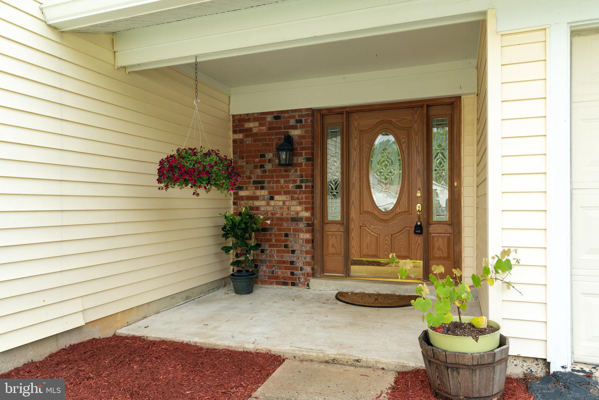 6926 Spur Road Springfield, VA 22153 - Photo 7 of 75 Ready for my close up! Covered Entry and no Stairs