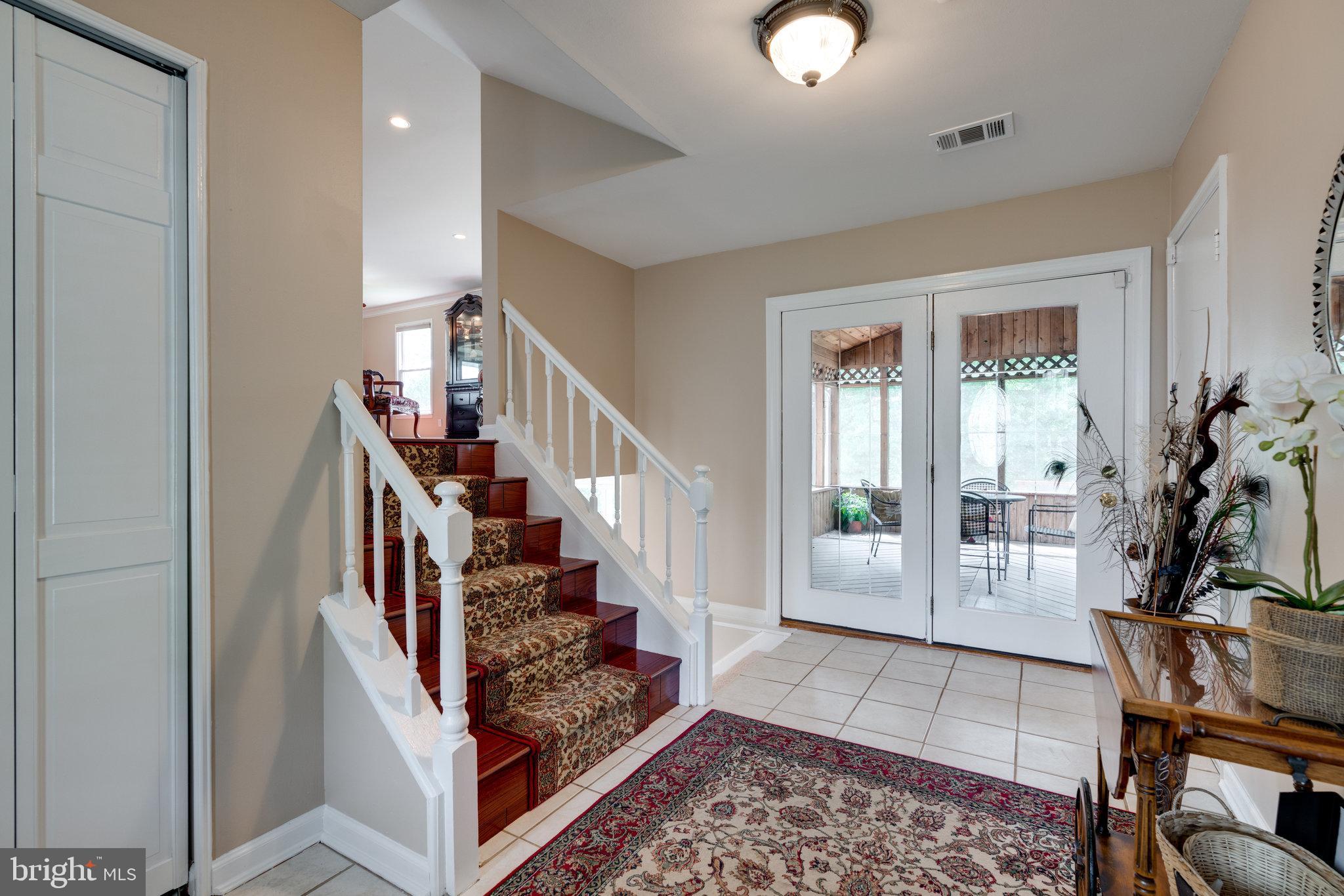 6926 Spur Road Springfield, VA 22153 - Photo 9 of 75 Come in, Take your Coat Off, Stay a while