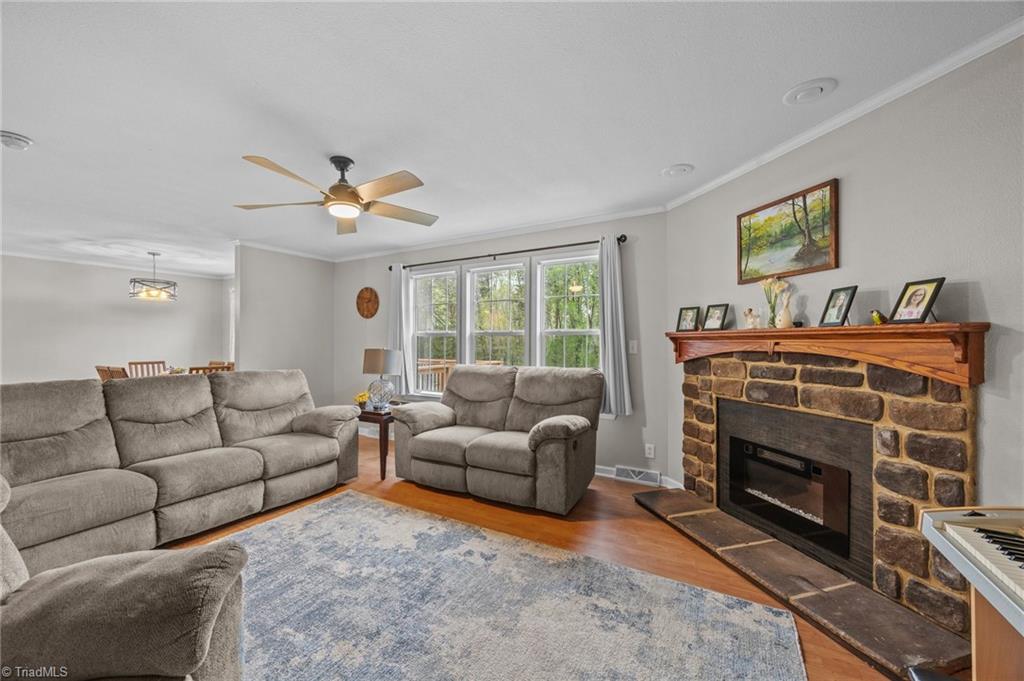 9027 Cook Farm Road Belews Creek, NC 27009 - Photo 11 of 43 Gallery Image 11