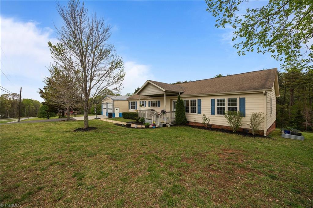 9027 Cook Farm Road Belews Creek, NC 27009 - Photo 2 of 43 Gallery Image 2