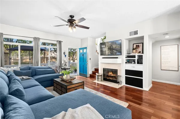 a black and white photo of a floor plan