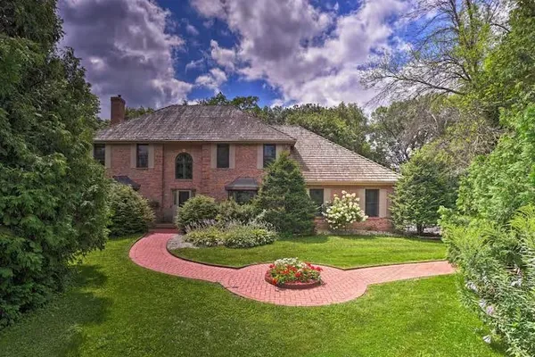 $1,190,000 | 6993 Applewood Drive, Madison, WI 53719