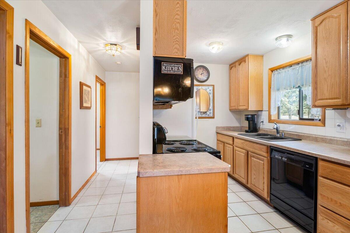 5995 Southwest Shad Road Terrebonne, OR 97760 - Photo 11 of 49 43-Kitchen