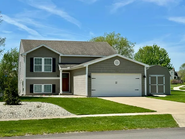$445,000 | 1627 Hamlet Drive, Lowell, MI 49331