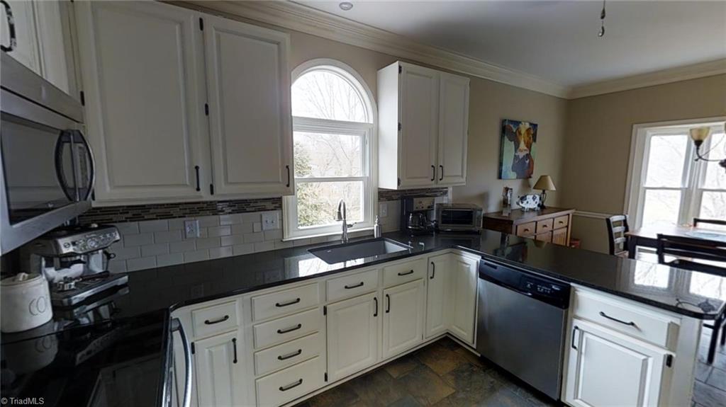 8048 Glengarriff Road Clemmons, NC 27012 - Photo 6 of 22 Gallery Image 6