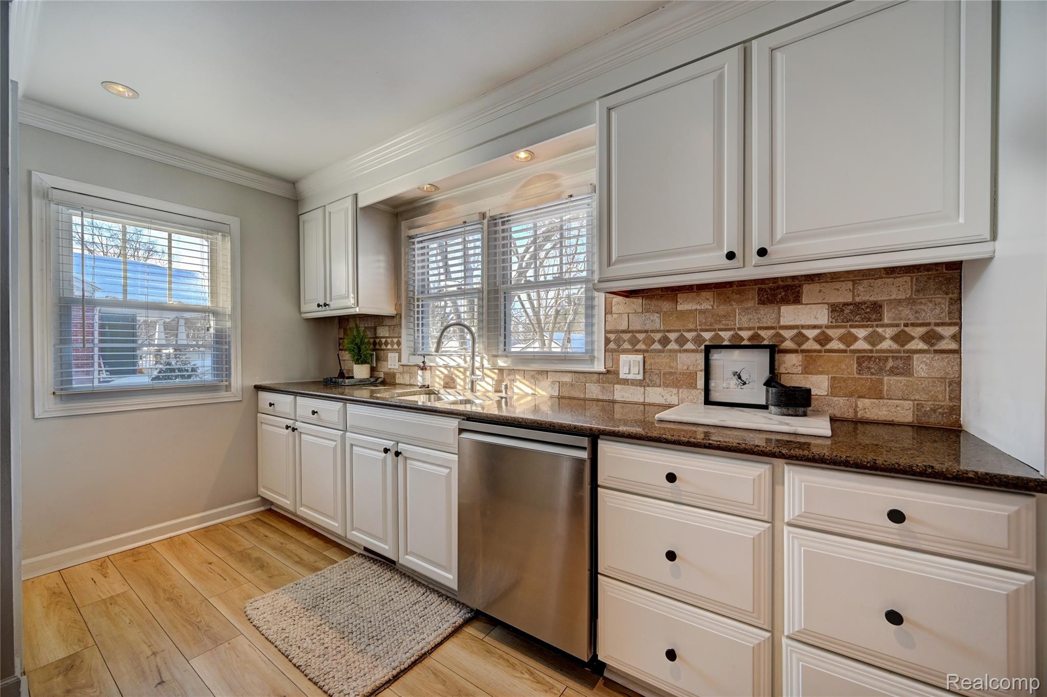 6200 Overlook Road Clarkston, MI 48346 - Photo 15 of 48 16-scene-17.jpg