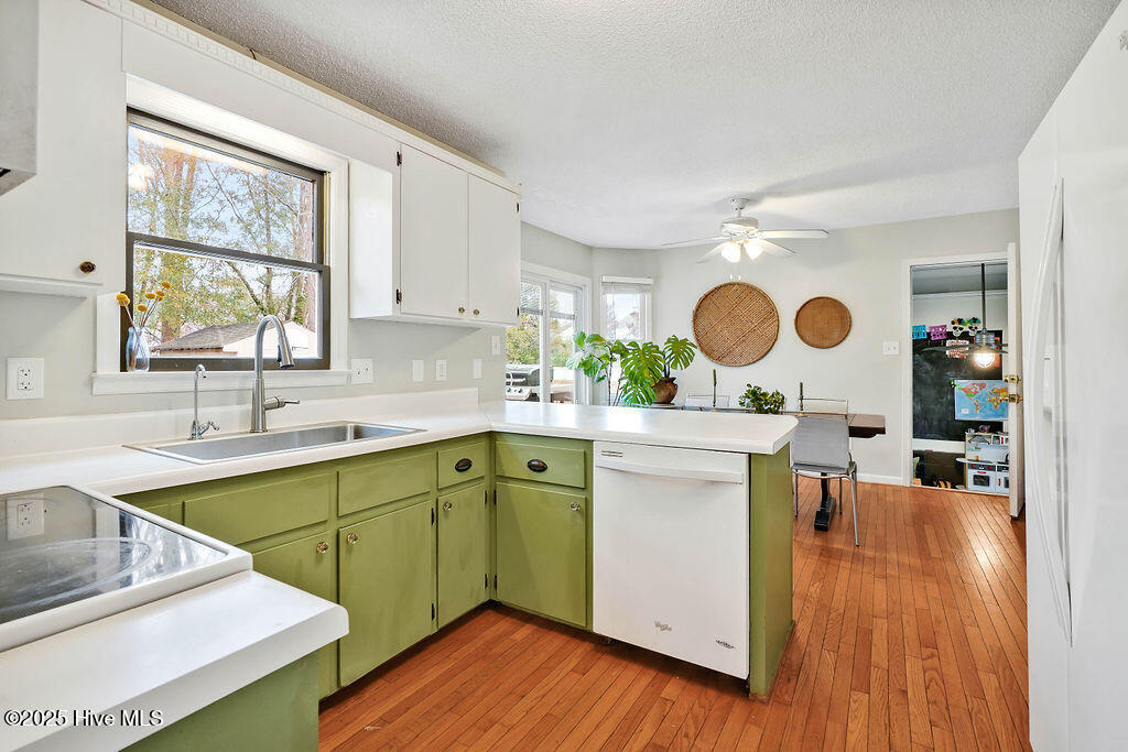 6312 Strawfield Drive Wilmington, NC 28405 - Photo 13 of 35 6312StrawfieldDrive-11