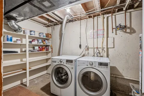 a view of utility room