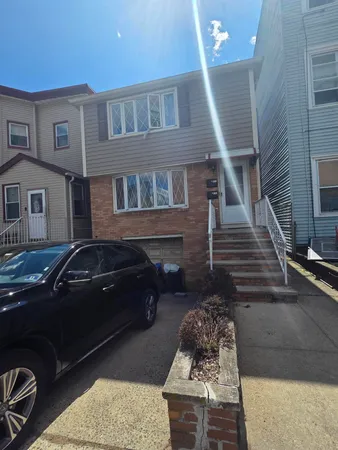 $3,000 | 777 Montgomery Street, Unit 1, Jersey City, NJ 07306