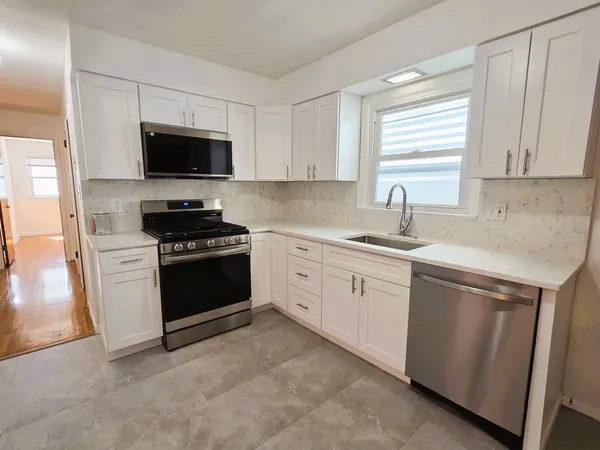 $3,000 | 777 Montgomery Street, Unit 1, Jersey City, NJ 07306