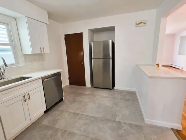 $3,000 | 777 Montgomery Street, Unit 1, Jersey City, NJ 07306