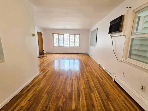 $3,000 | 777 Montgomery Street, Unit 1, Jersey City, NJ 07306