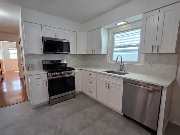 $3,000 | 777 Montgomery Street, Unit 1, Jersey City, NJ 07306