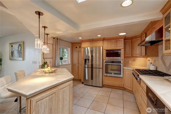 $6,000 | 10538 Northeast 48th Place, Kirkland, WA 98033