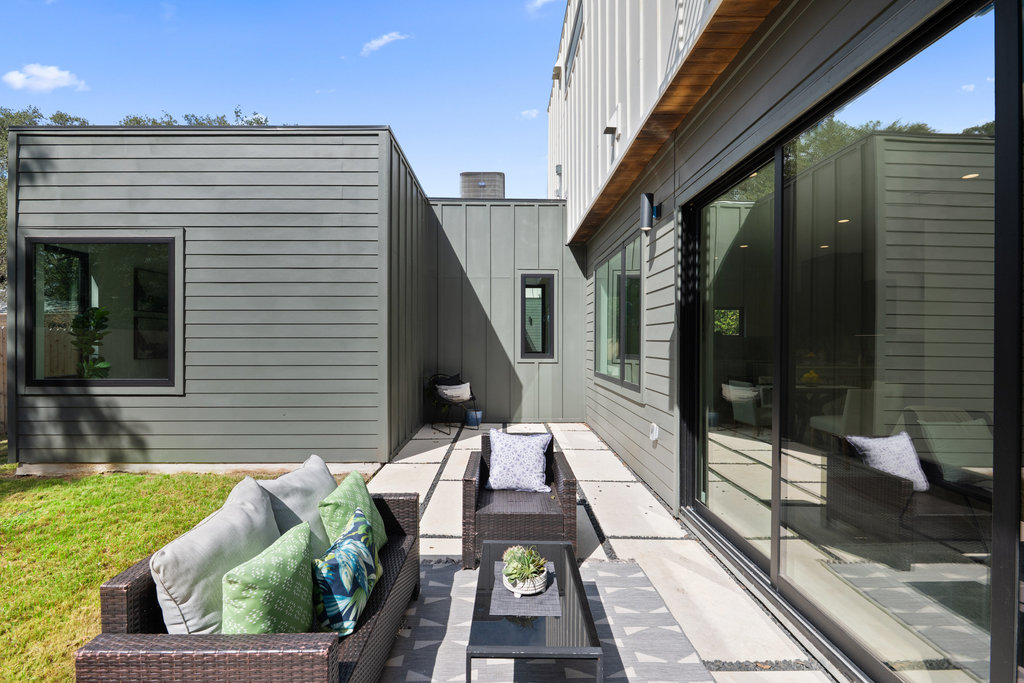 4407 Merle Drive, Unit B Austin, TX 78745 - Photo 32 of 38 a view of balcony with furniture