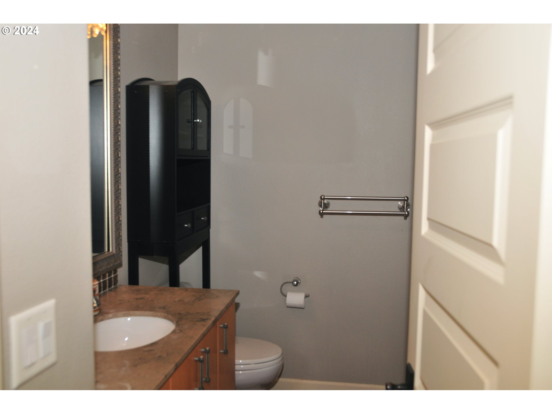 200 Southwest Burnham Road, Unit 209 Lake Oswego, OR 97034 - Photo 13 of 27 Gallery Image 13