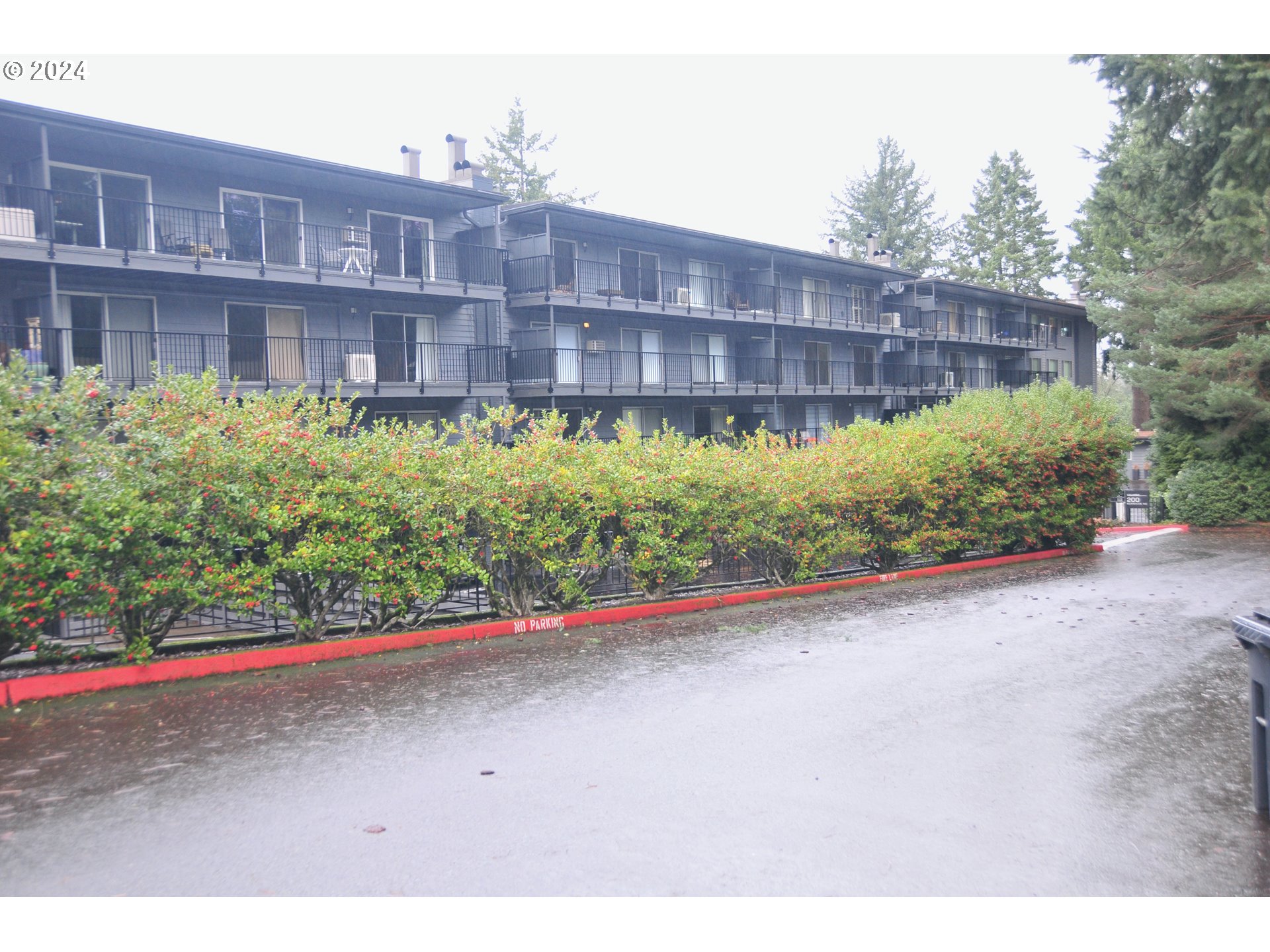 200 Southwest Burnham Road, Unit 209 Lake Oswego, OR 97034 - Photo 2 of 27 Gallery Image 2