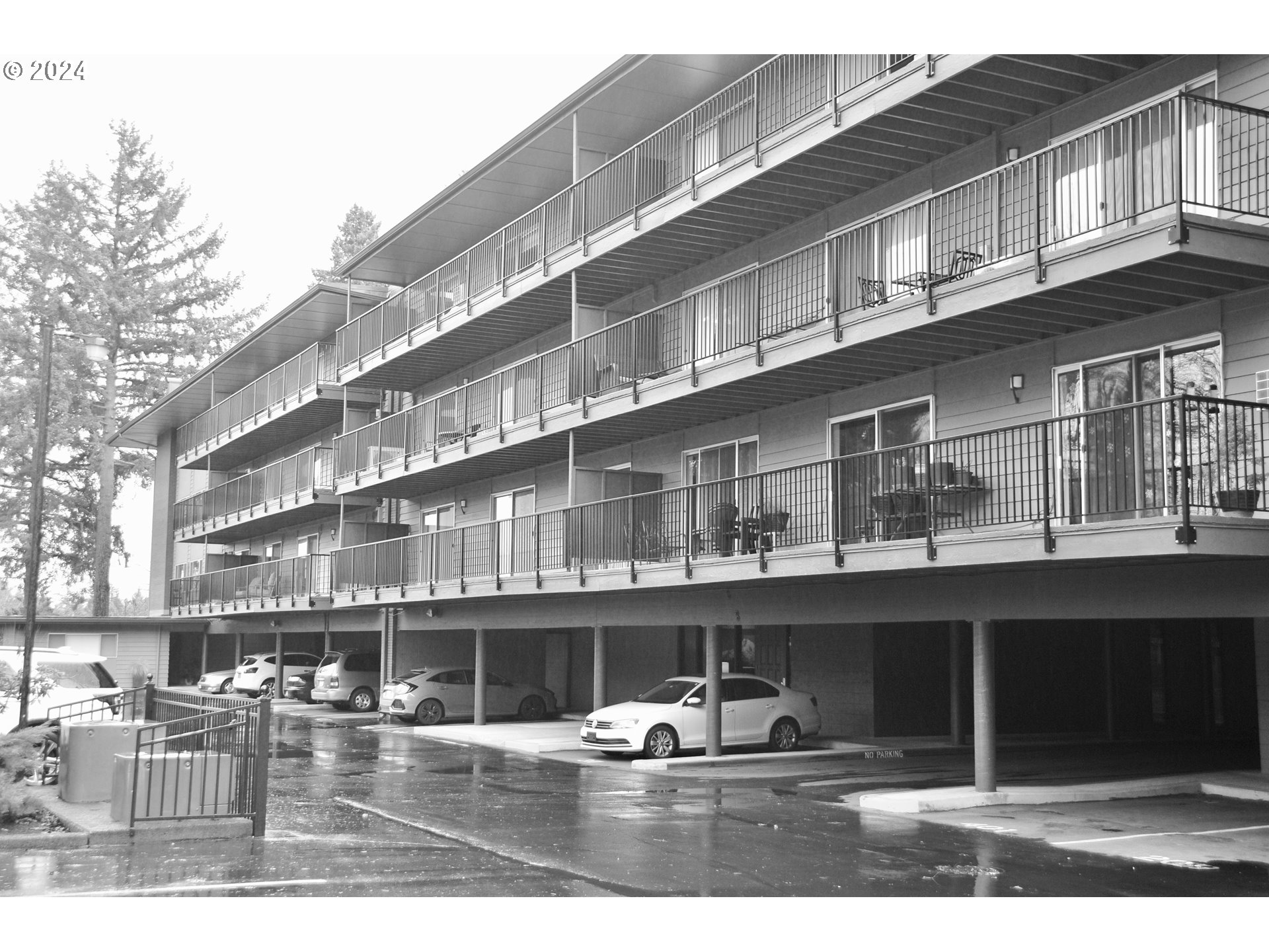 200 Southwest Burnham Road, Unit 209 Lake Oswego, OR 97034 - Photo 3 of 27 Gallery Image 3