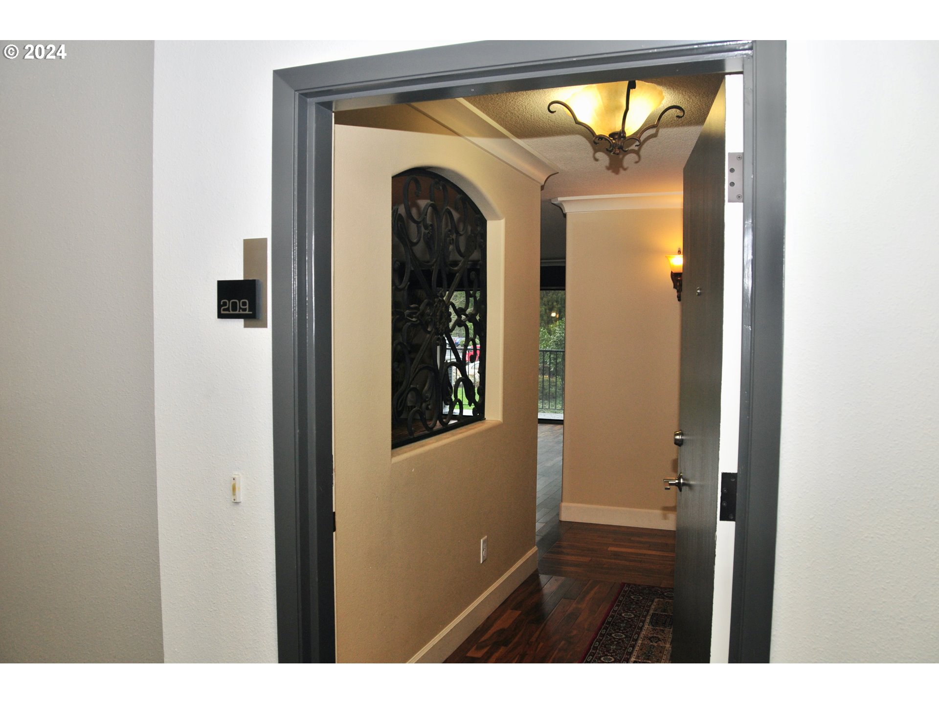 200 Southwest Burnham Road, Unit 209 Lake Oswego, OR 97034 - Photo 5 of 27 Gallery Image 5