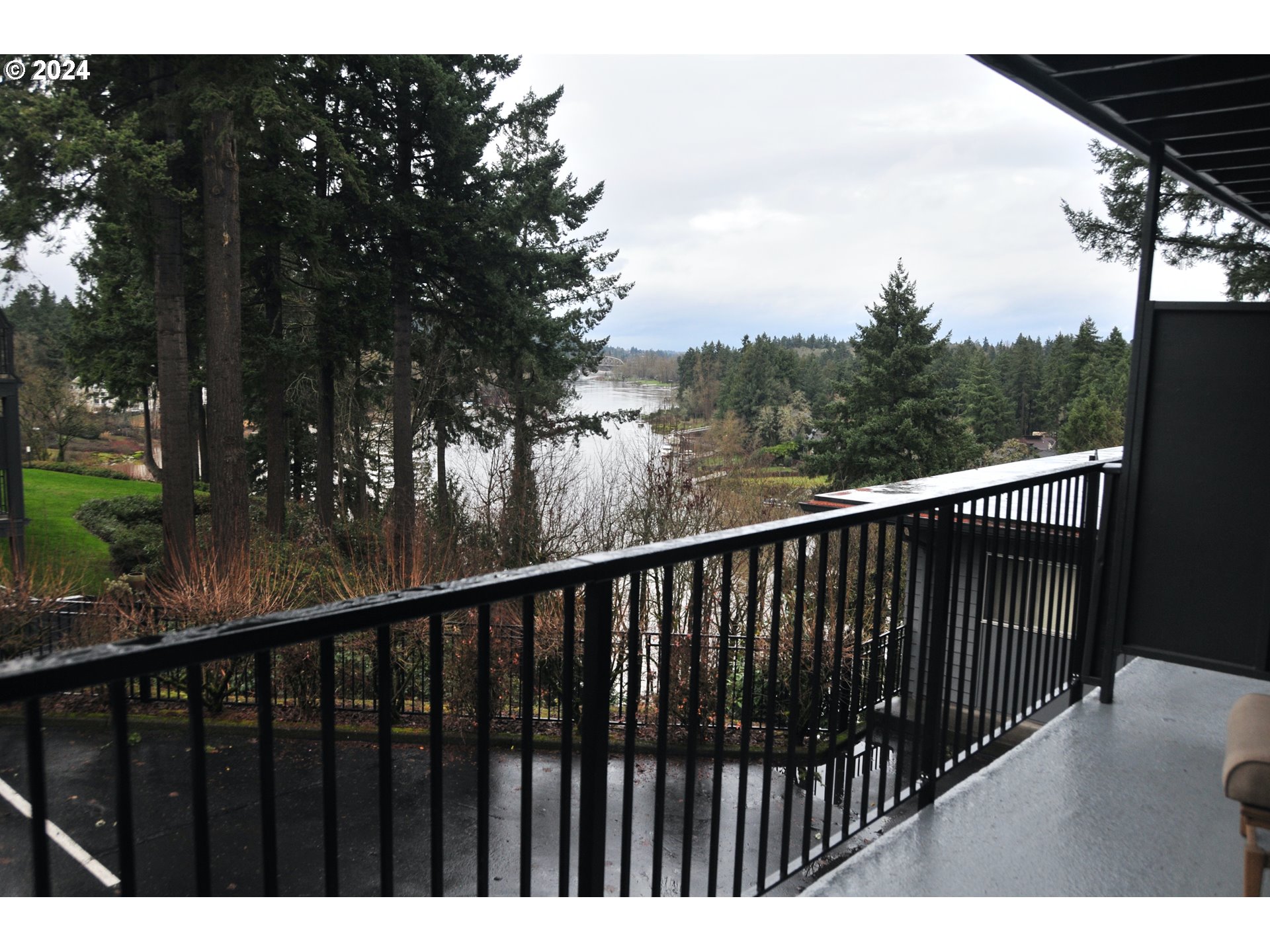 200 Southwest Burnham Road, Unit 209 Lake Oswego, OR 97034 - Photo 6 of 27 Gallery Image 6