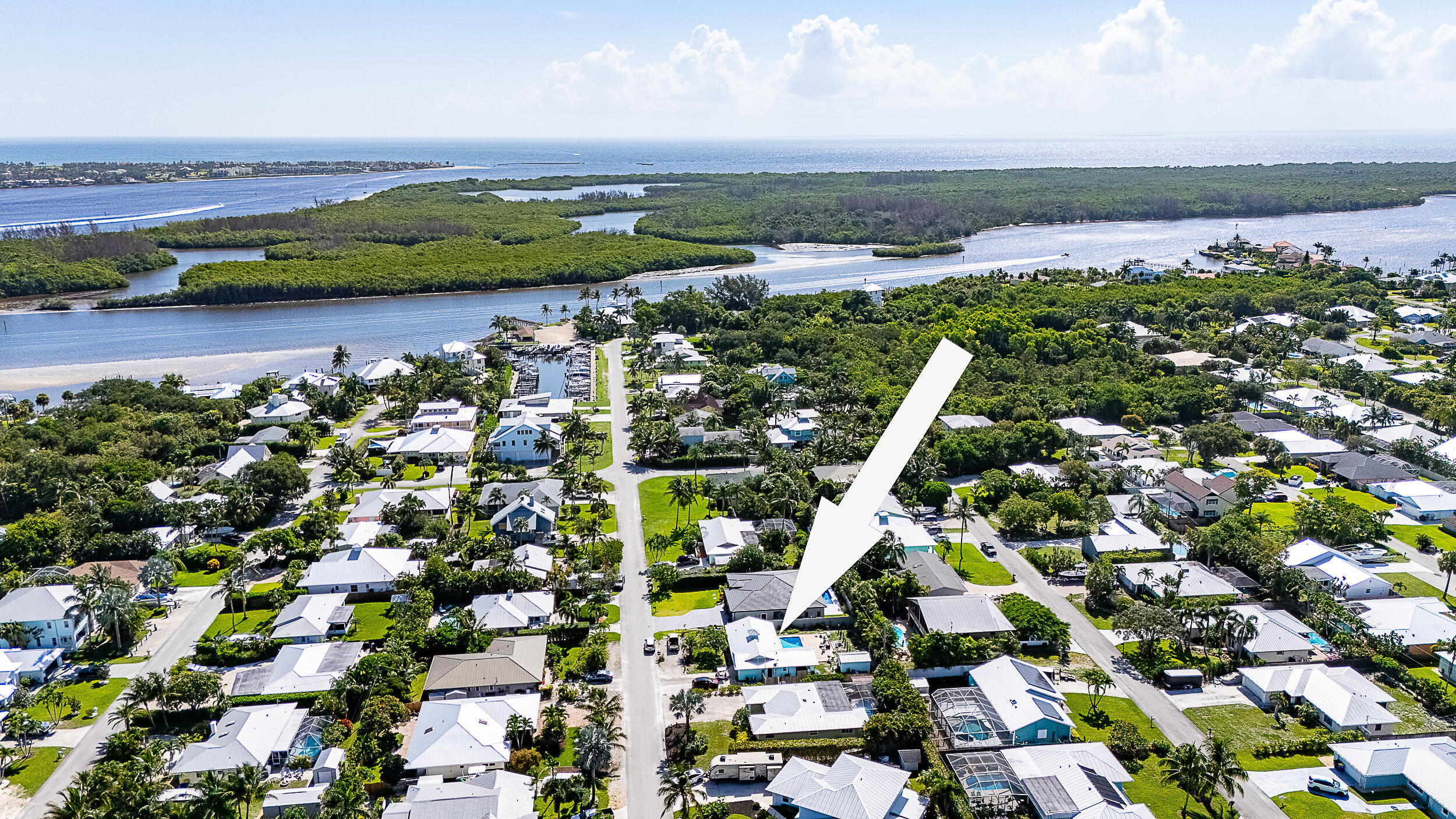 5512 Southeast Nassau Terrace Stuart, FL 34997 - Photo 23 of 24 an aerial view of multiple house