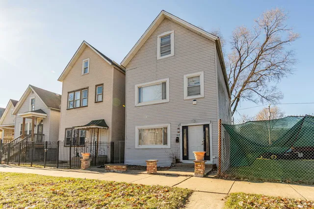 $329,000 | 5228 South Justine Street, Chicago, IL 60609