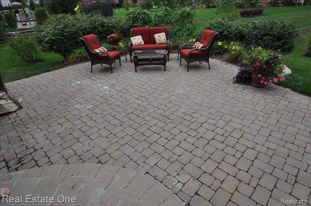 693 Bliss Drive Rochester, MI 48307 - Photo 3 of 21 brick paver patio