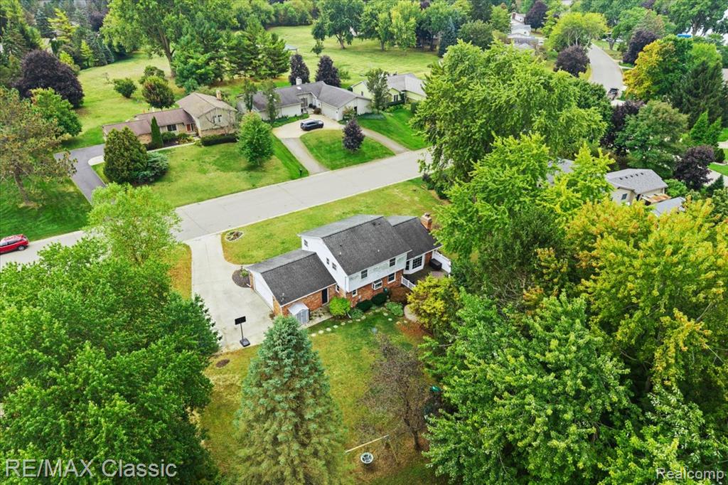 4815 Ravinewood Drive Commerce Township, MI 48382 - Photo 46 of 52
