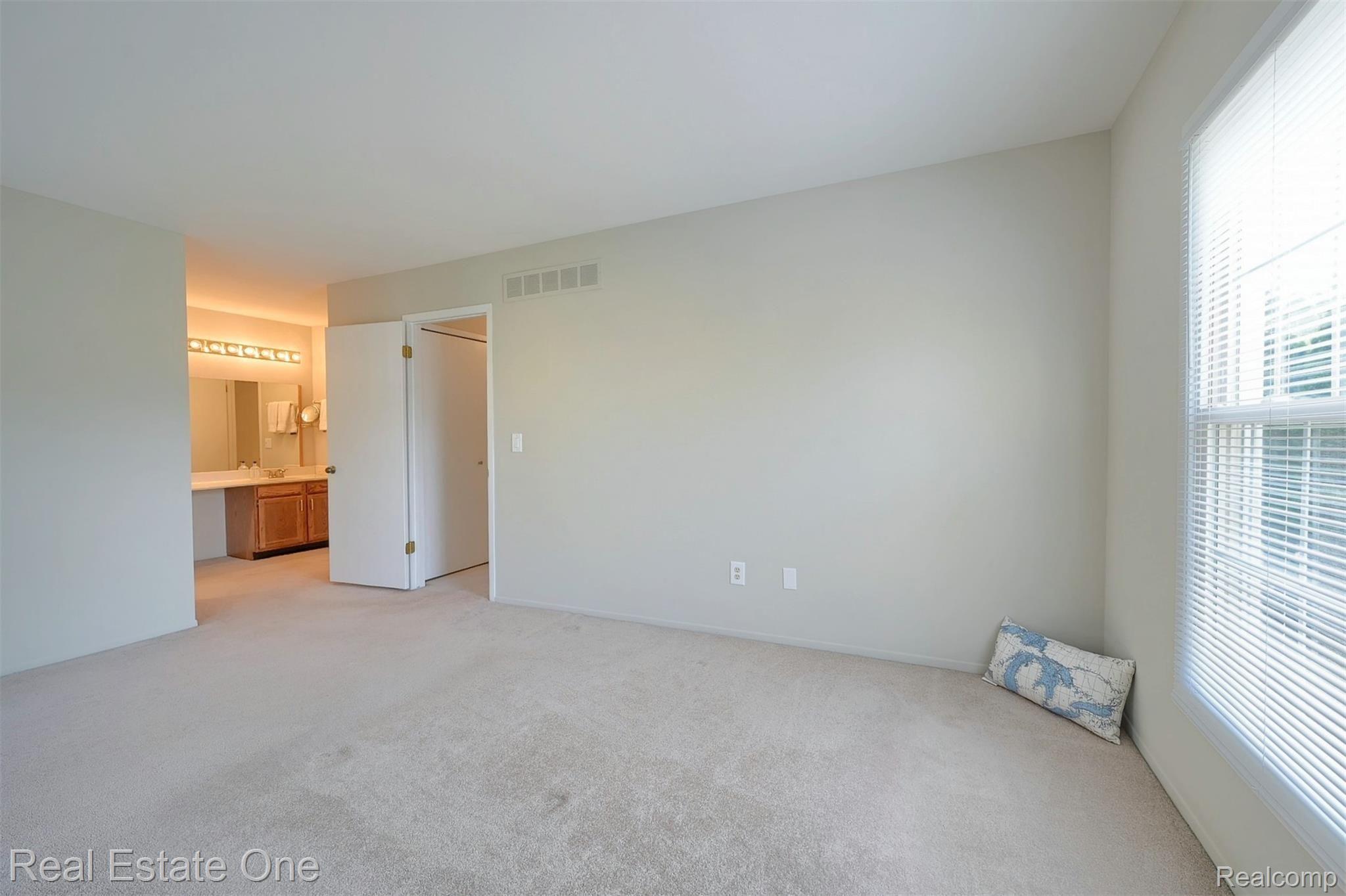1360 Crescent Lane, Unit 304 Rochester, MI 48306 - Photo 17 of 41 Primary Bedroom