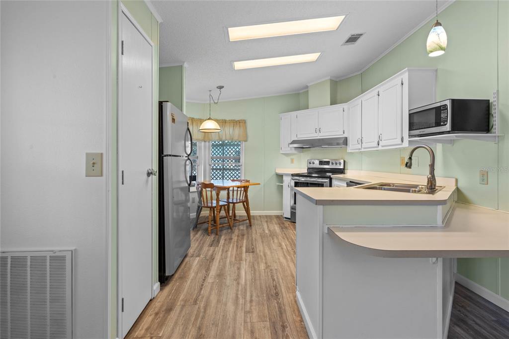 1020 Hilltop Road Tavares, FL 32778 - Photo 16 of 44