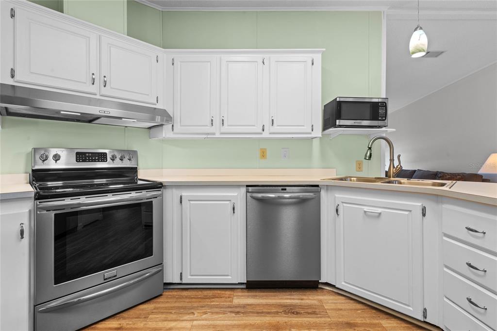 1020 Hilltop Road Tavares, FL 32778 - Photo 18 of 44