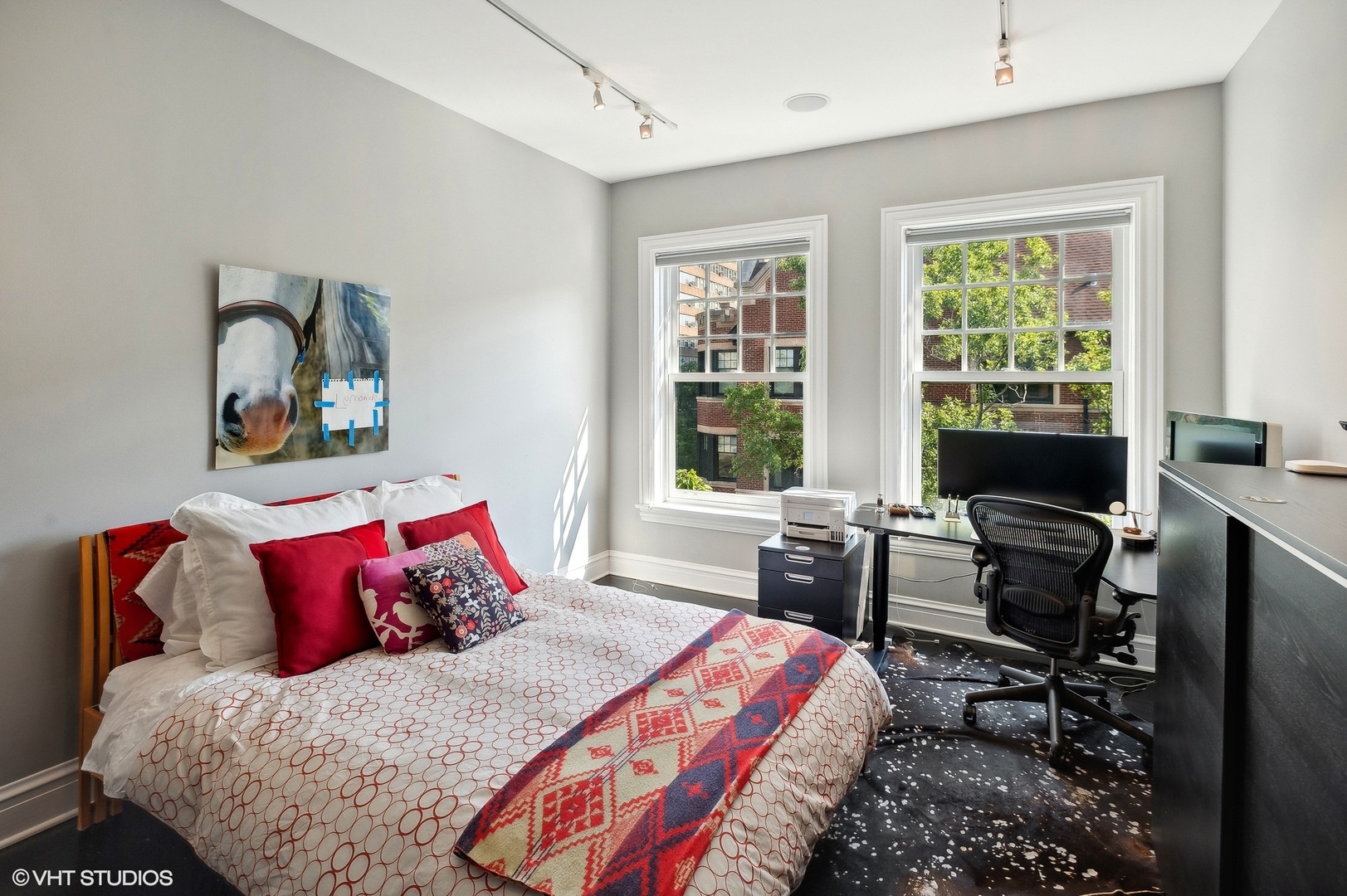 400 West Briar Place, Unit 3C Chicago, IL 60657 - Photo 14 of 21 a bedroom with a bed and wooden floor