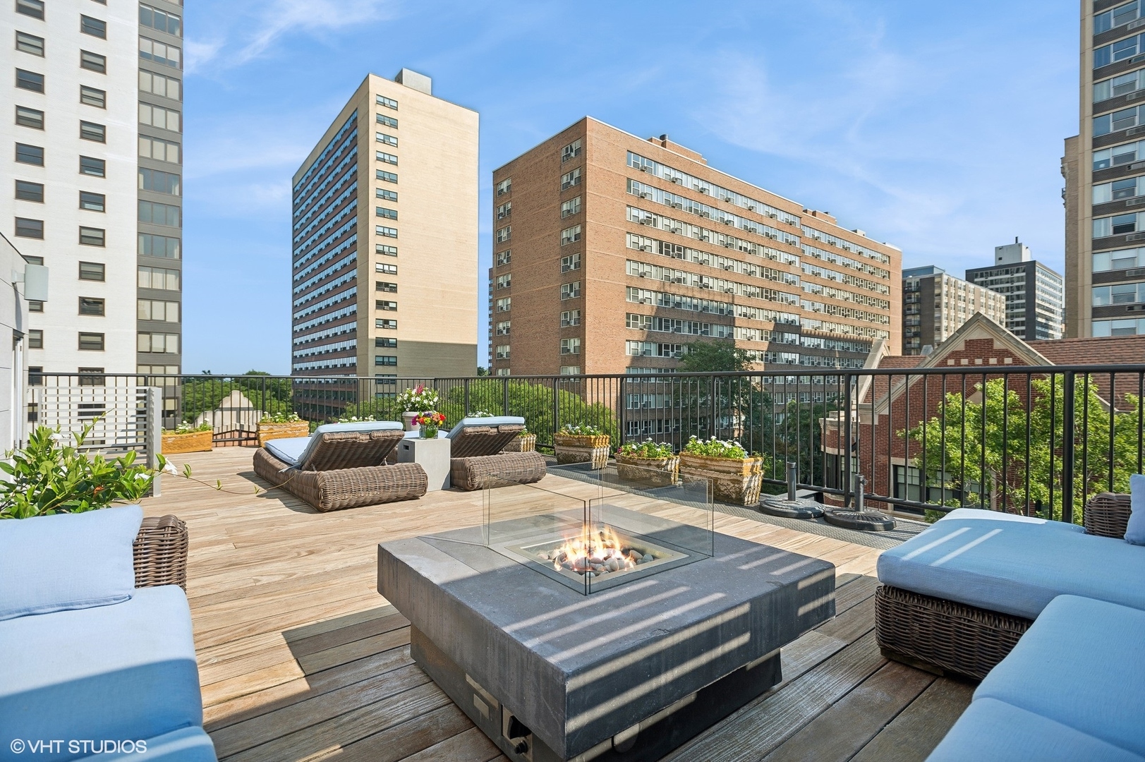 400 West Briar Place, Unit 3C Chicago, IL 60657 - Photo 17 of 21 a outdoor space with patio the couches and a dining table with garden view