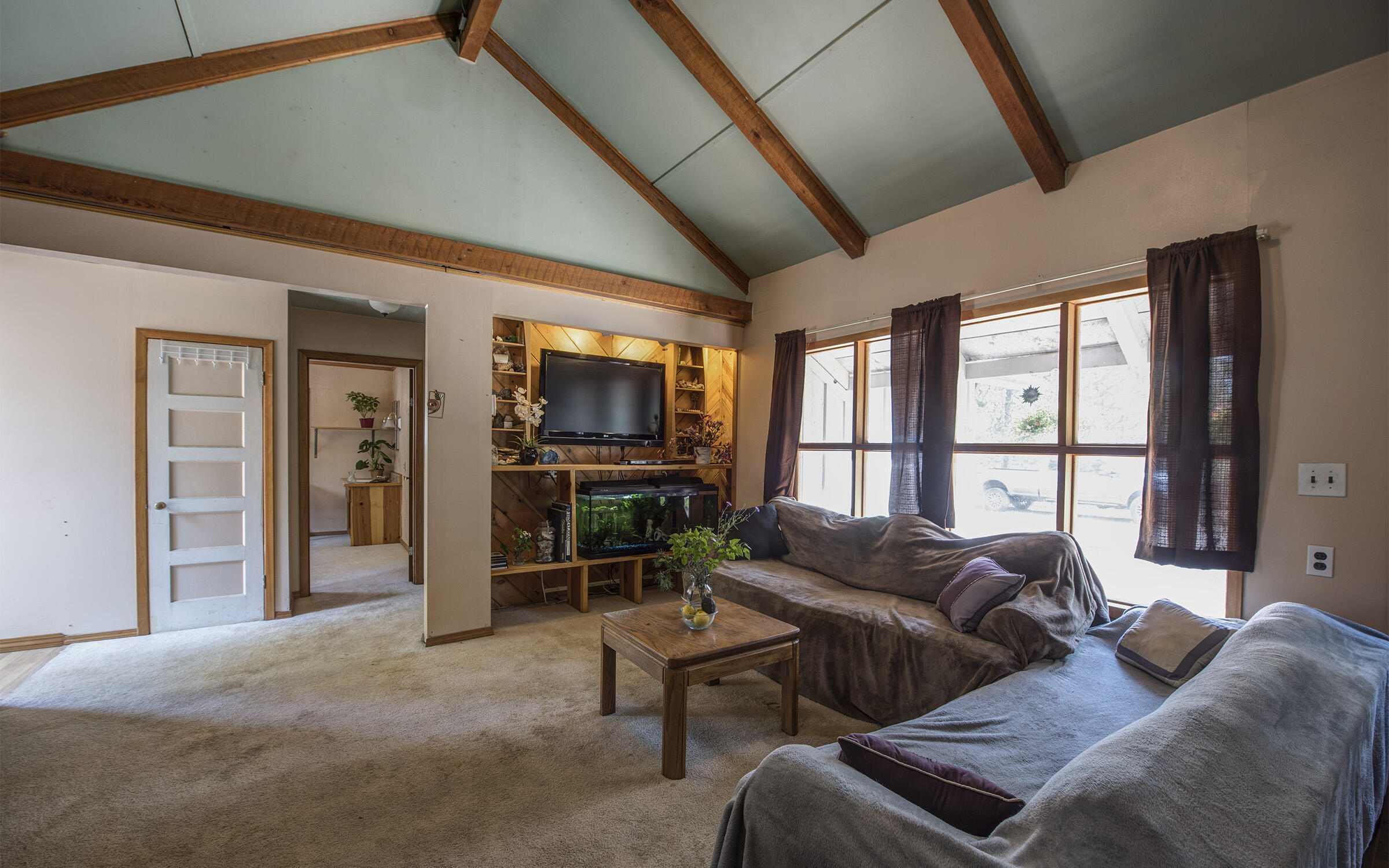 52357 Dustan Road La Pine, OR 97739 - Photo 4 of 37 #7 Living room #2