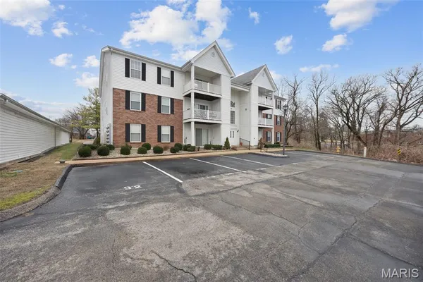 $179,900 | 3605 Tracey Rich Road, Unit 1B, St. Louis, MO 63125