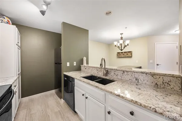 $179,900 | 3605 Tracey Rich Road, Unit 1B, St. Louis, MO 63125