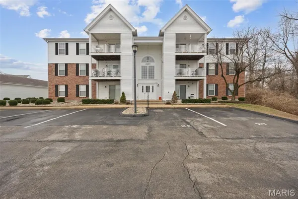 $179,900 | 3605 Tracey Rich Road, Unit 1B, St. Louis, MO 63125