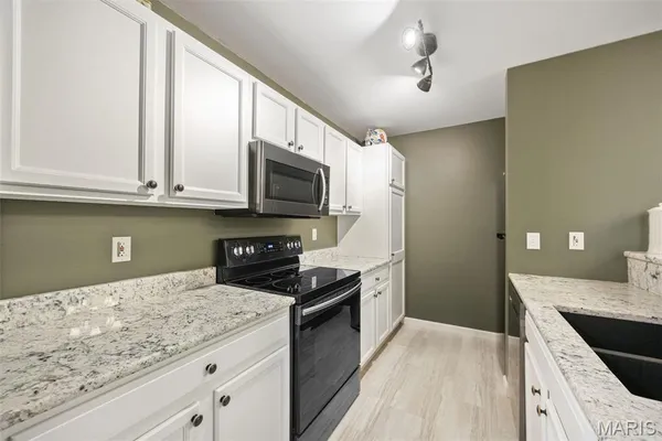 $179,900 | 3605 Tracey Rich Road, Unit 1B, St. Louis, MO 63125